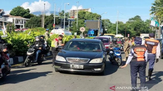 Libur Panjang, Mobil Pelat B Dilarang Ke Puncak - GenPI.co