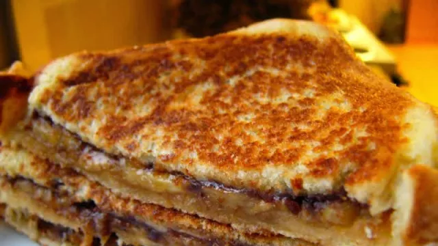 Minggu Ceria, Bikin Camilan Roti Bakar Pisang Spesial yuk - GenPI.co
