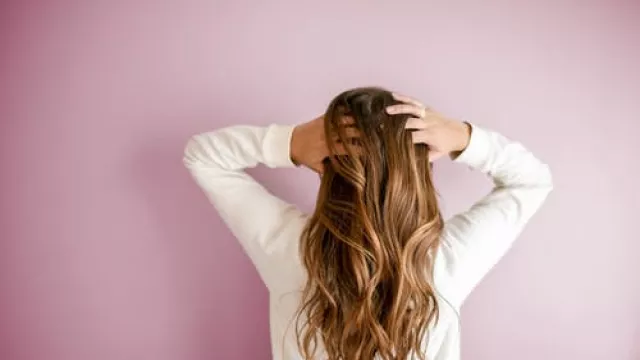 Ikuti 3 Tips Ini Jika Ingin Rambutmu Bebas Lepek - GenPI.co