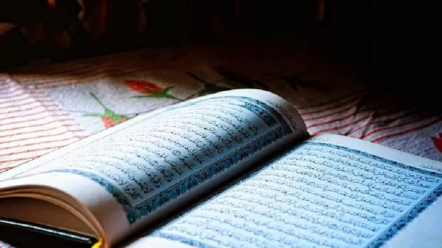 7 Cara Membimbing Anak Menghafal Al-Qur'an di Rumah - GenPI.co