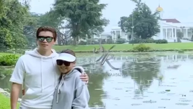 Syahrini Naik Sepeda Keliling Kebun Raya Bogor, Nih Treknya - GenPI.co