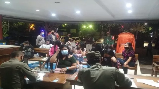 Polisi Bubarkan Panti Pijat di Kebon Jeruk Melanggar PSBB - GenPI.co