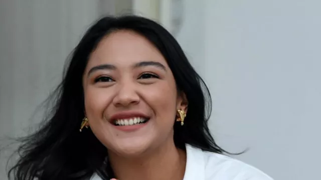 Ayahnya Konglomerat, Putri Tanjung Nyuci Baju Sendiri - GenPI.co