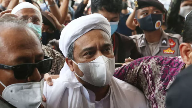 Habib Rizieq Makin Sangar, Munarman FPI Angkat Bendera Perang - GenPI.co