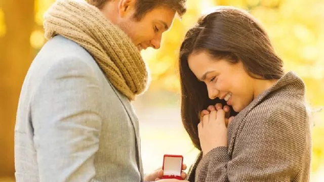 6 Sinyal Pria Ingin Serius Menjalin Hubungan, Simak Ladies! - GenPI.co