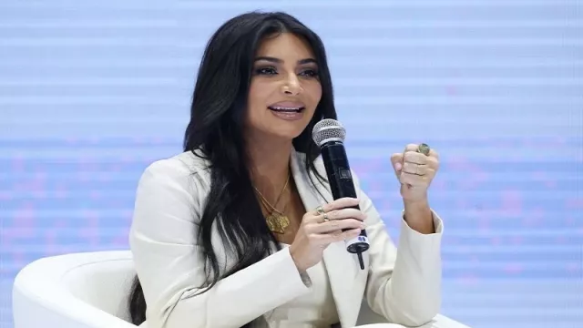 Kim Kardashian Boikot Facebook dan Instagram - GenPI.co
