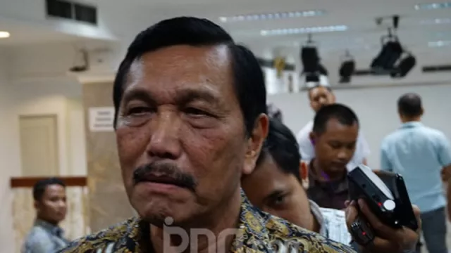 Jokowi Tunjuk Luhut Tangani Corona, Analisis Pakar Bikin Ngeri - GenPI.co