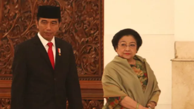 Soal Vaksin, Rocky Gerung Bongkar Tak Akurnya Jokowi dan Megawati - GenPI.co