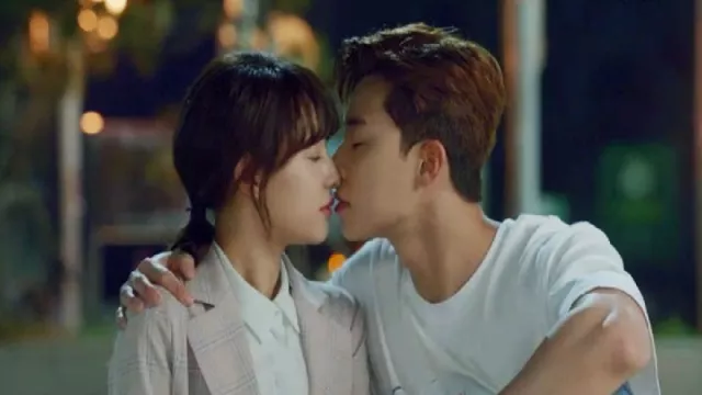 8 Arti Ciuman dalam Drama Korea - GenPI.co
