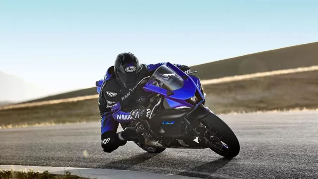 Yamaha R7 Desainnya Agresif, Mesinnya Istimewa - GenPI.co