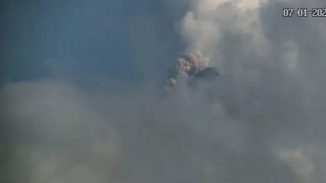 Awali Tahun 2021, Gunung Merapi Semburkan Awan Panas - GenPI.co