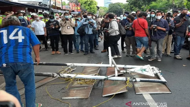 Polisi dan TNI Kepung Petamburan, FPI Langsung Ciut - GenPI.co