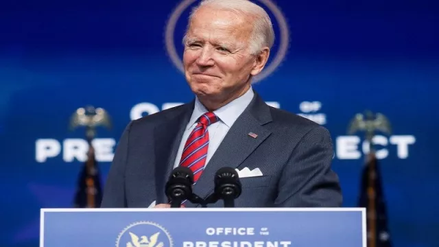 Seperti Jokowi, Biden Jadi Orang Pertama Disuntik Vaksin Corona - GenPI.co