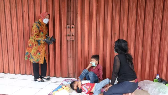 Temukan Pemulung di Roxy, Risma Langsung Lakukan Ini.. - GenPI.co