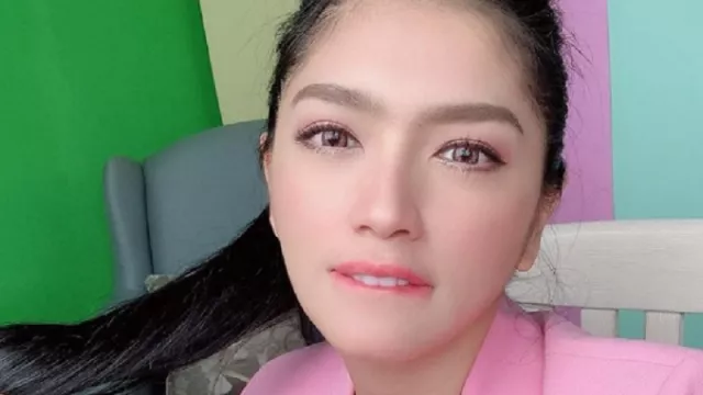 Angel Karamoy Unggah Kalimat Romantis Untuk Sang Pacar - GenPI.co