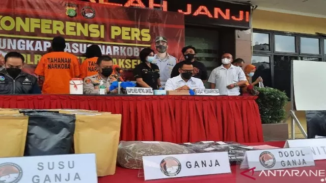 Polisi Bongkar Jaringan Susu Ganja, 2 Pelaku Ditangkap - GenPI.co
