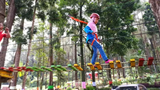 Pacu Adrenalin dengan Fun Outbound di Wana Wisata Baturraden - GenPI.co