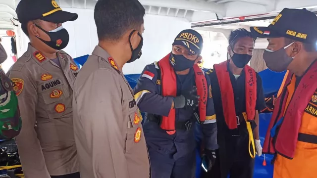Kapal Pengawas KKP Temukan Bagian Pesawat dan Korban Sriwijaya - GenPI.co