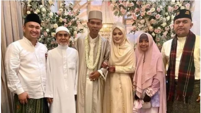 UAS Menikah, Instagram Mantan Istri Diserbu Netizen, Ternyata... - GenPI.co