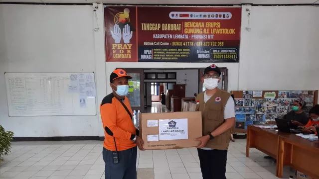 Erupsi Gunung Ili Lewotolok, BNPB Serhkan Donasi Masker dan Lampu - GenPI.co