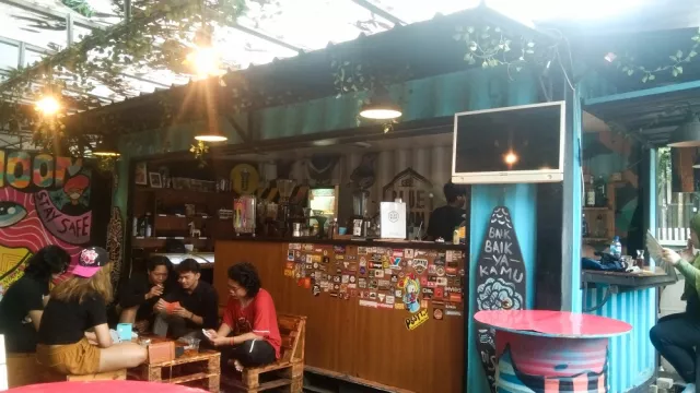 Kisah Sukses Cafe Bluemoon yang Berkembang Bersama Komunitas - GenPI.co