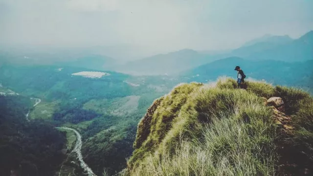 4 Gunung di Bogor Cocok untuk Pendaki Pemula - GenPI.co