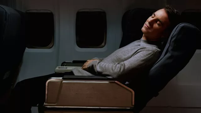 4 Cara Bantu Tidur Nyenyak selama Penerbangan - GenPI.co