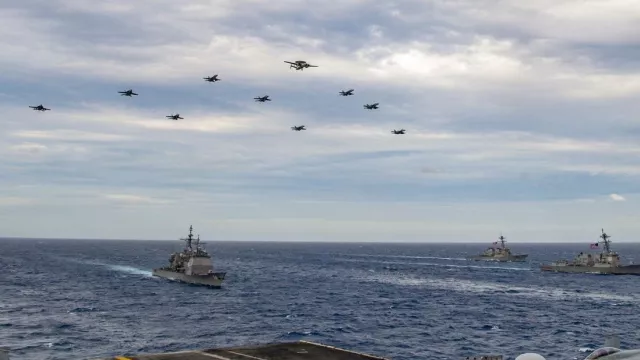 China Panik, 2 Kapal perang Raksasa AS Datang Menyerbu   - GenPI.co