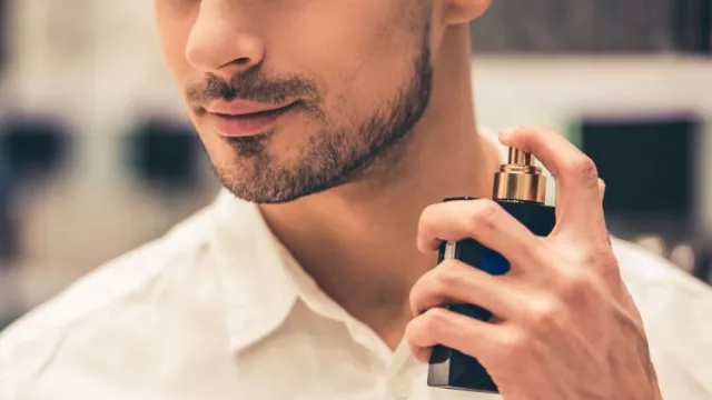 4 Cara Mempertahankan Aroma Parfum agar si Doi Makin Nempel - GenPI.co