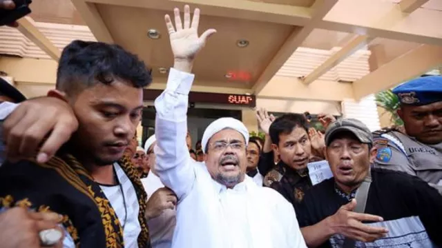 Nasib Rizieq Ditentukan Hari ini, Water Cannon Siaga - GenPI.co