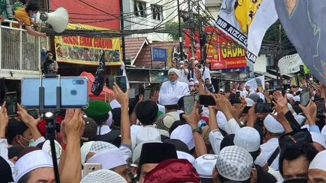 Habib Rizieq Kapok Bikin Kerumunan Massa - GenPI.co