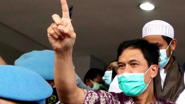 Munarman Gelagapan, Ada Dana dari Luar Negeri di Rekening FPI - GenPI.co