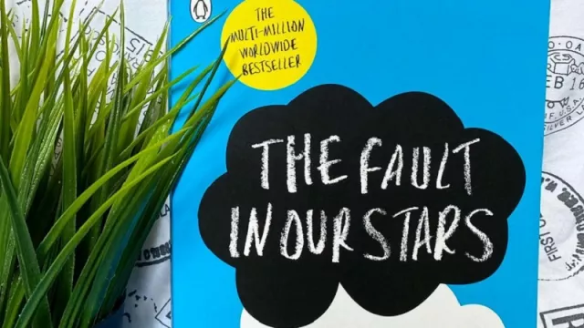 Novel The Fault In Our Stars, Tak Hanya Sekadar Kisah Romantis - GenPI.co