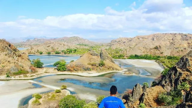 Pesona Bukit Tuamese, Raja Ampat-nya NTT - GenPI.co