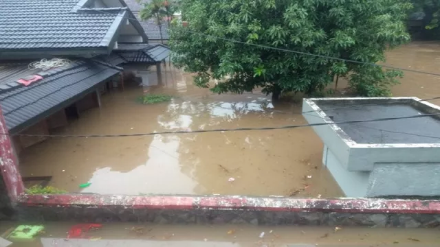 Duh, Rumah Ketum Partai Emas di Kemang Kelelep Banjir - GenPI.co