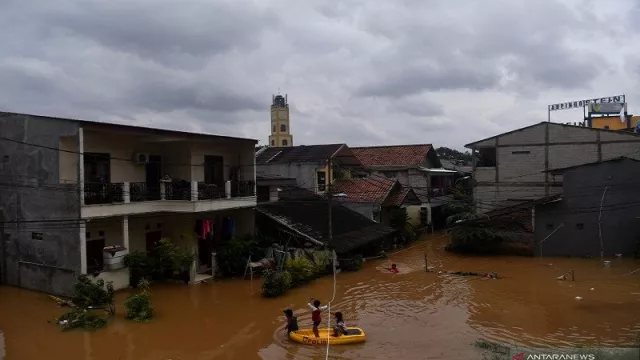 Lapor! Pak Anies, Warga Cipinang Melayu Kebanjiran 1,5 Meter - GenPI.co