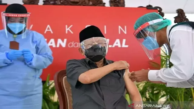 Hampir Separuh Warga Indonesia Takut Disuntik Vaksin - GenPI.co
