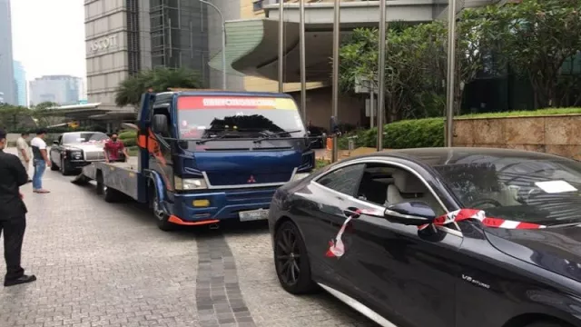 Gedung Kejagung Jadi Dealer Mobil Mewah Milik Koruptor - GenPI.co