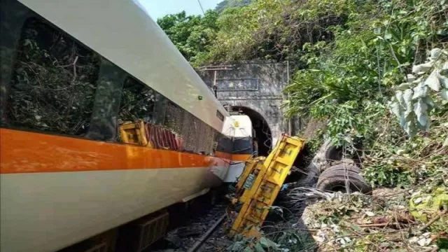 Kecelakaan Kereta Api di Terowongan, 48 Penumpang Tewas Tergencet - GenPI.co