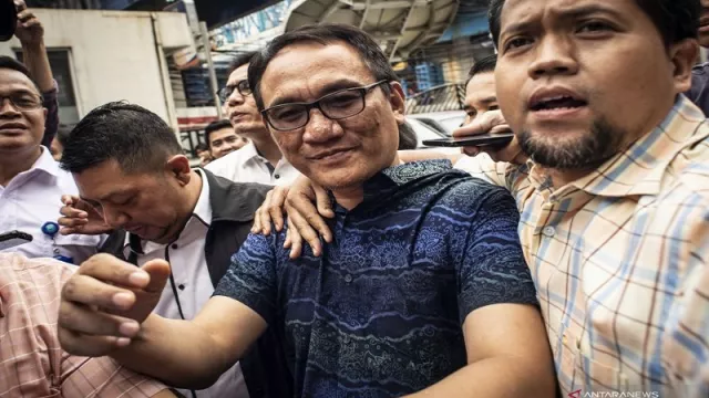 Andi Arief Bongkar Skenario Jokowi 3 Periode, Menohok - GenPI.co