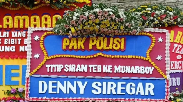 Karangan Bunga dari Denny Siregar Bikin Ngakak - GenPI.co