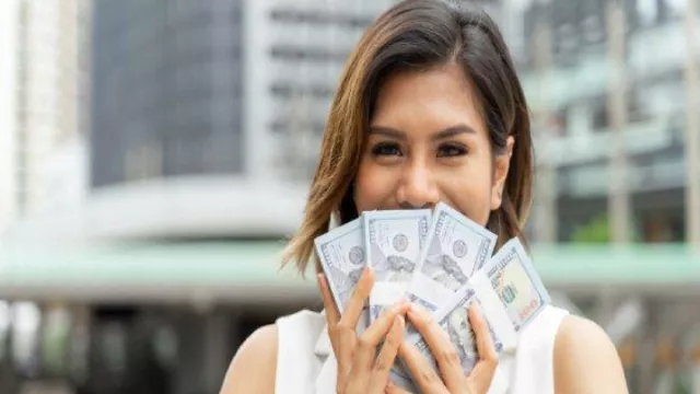 Catat Nih, 3 Zodiak Ini Besok Dapat Rezeki Berlimpah - GenPI.co