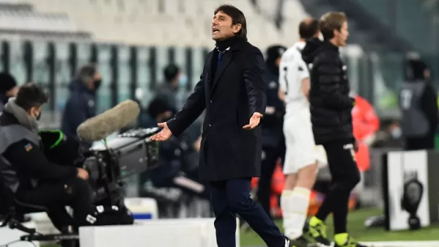 Ngeri! Ini Alasan Conte Beri Jari Tengah ke Bos Juventus - GenPI.co