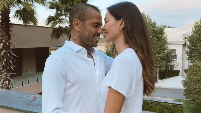 Perjuangan Cinta Dani Alves, Pantang Menyerah Usai 2 Kali Ditolak - GenPI.co Perjuangan Cinta Dani Alves, Pantang Menyerah Usai 2 Kali Ditolak - GenPI.co