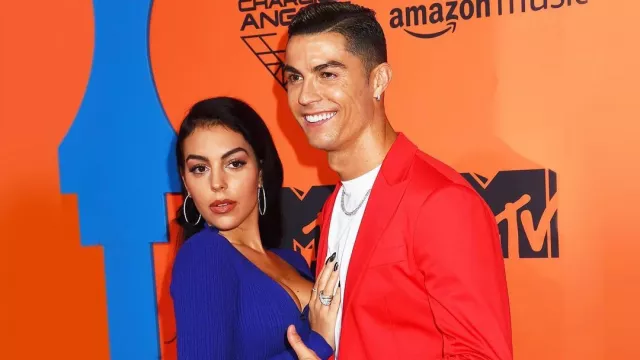 Bisa Ditiru di Rumah, Begini Cara Georgina Puaskan Nafsu Ronaldo - GenPI.co