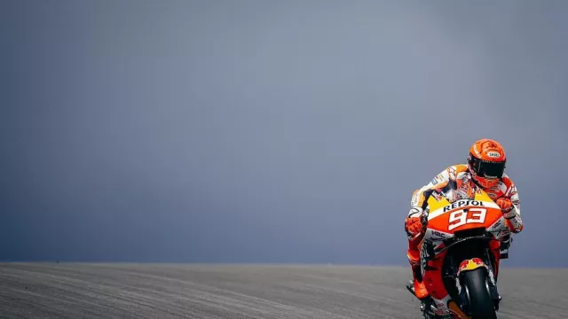 Marquez Nangis Gagal Naik Podium, MotoGP Sebut Pahlawan - GenPI.co