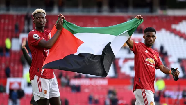 Lawan Israel, Pogba Bentangkan Bendera Palestina di Old Trafford - GenPI.co