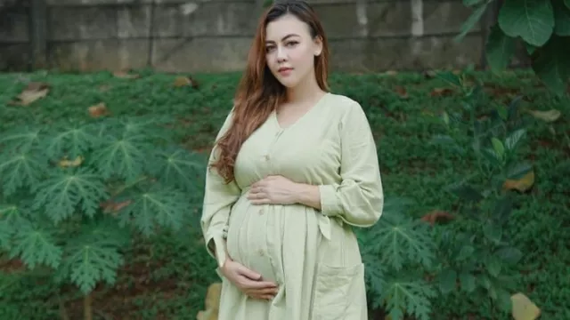 Model Cantik Ini Unggah Foto Bayi, Mukanya Mirip Bintang Persija? - GenPI.co