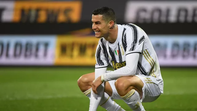 Buang Jersey dan Pukul Tembok, Karier Ronaldo di Juventus Tamat - GenPI.co