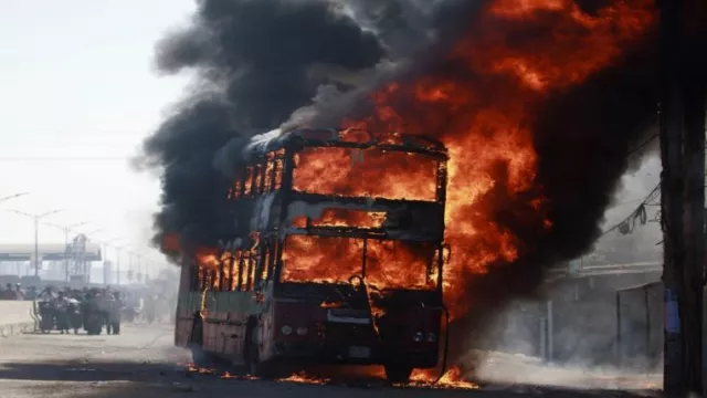 Tragis! Kecelakaan Bus vs Truk Bensin, 53 Orang Tewas Terbakar - GenPI.co